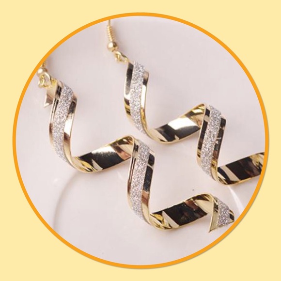Jewelry - ⚡️New⚡️Spiral Twist Long Dangle Hook Earrings⚡️ Jewelry - ⚡️New⚡️Spiral Twist Long Dangle Hook Earrings⚡️